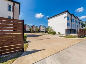 1417 Kramer LN 9, Austin TX 78758