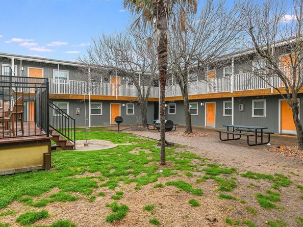2401 Manor RD 120, Austin TX 78722