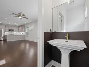 1010 Muse LN 15, Austin TX 78702
