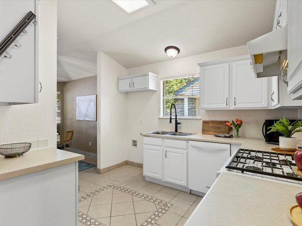 17409 Salt Flat LN, Round Rock TX 78664
