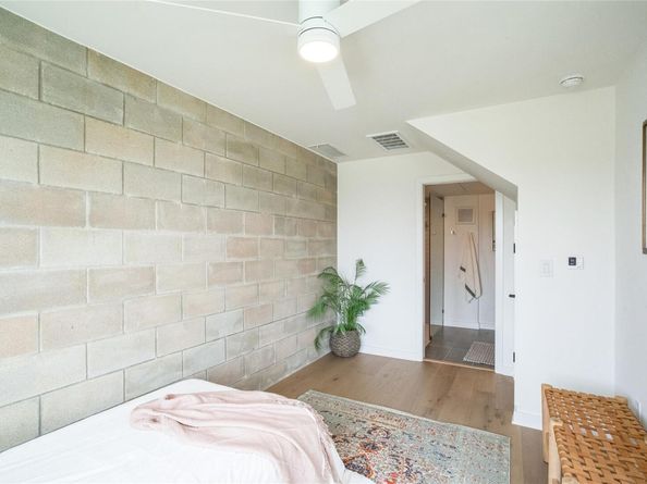 700 Denson DR 1101, Austin TX 78752
