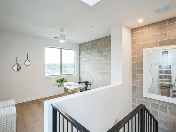 700 Denson DR 1101, Austin TX 78752