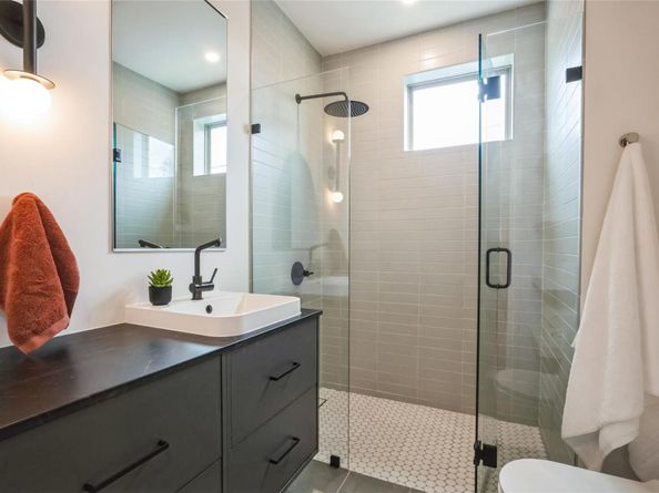 700 Denson DR 1101, Austin TX 78752