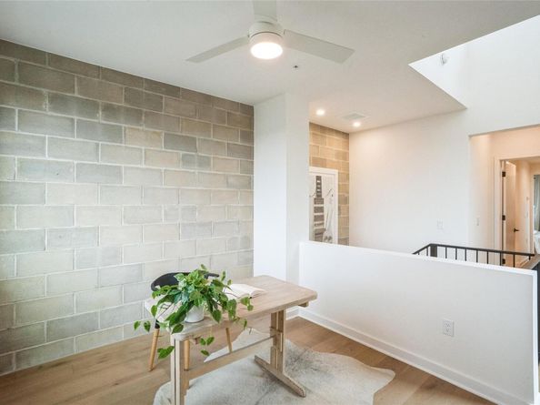 700 Denson DR 1101, Austin TX 78752