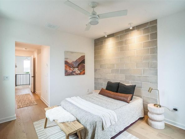 700 Denson DR 1101, Austin TX 78752