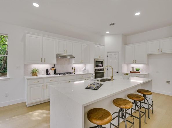 7017 Viridian LN, Austin TX 78739