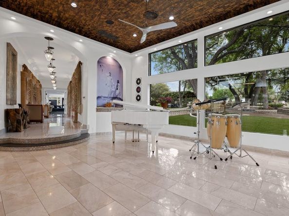 2804 Barefoot LN, Round Rock TX 78665
