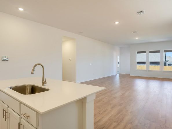 1916 Crooked Creek ST, Leander TX 78641