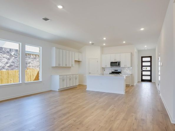 1916 Crooked Creek ST, Leander TX 78641