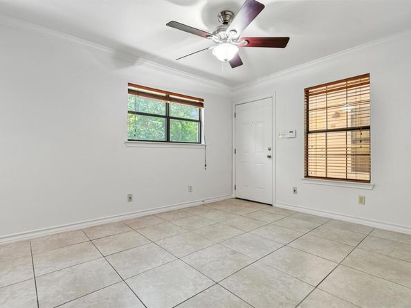 407 E 45th ST 111, Austin TX 78751