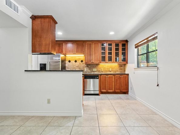 407 E 45th ST 111, Austin TX 78751