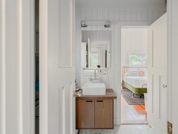 904 Avondale-A RD, Austin TX 78704