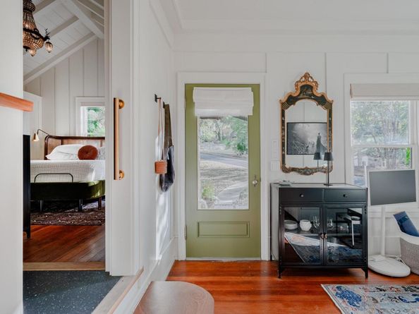 904 Avondale-A RD, Austin TX 78704