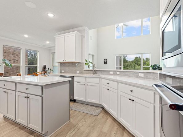 615 Glacial Stream LN, Cedar Park TX 78613