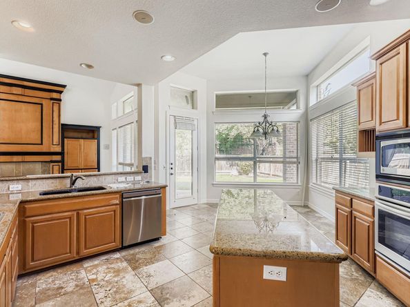 1404 Hidden Glen DR, Round Rock TX 78681