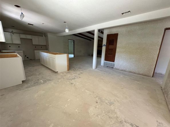 11302 Eubank DR, Austin TX 78758