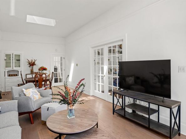 1160 Powell Street, Oakland CA 94608