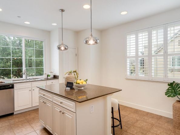 1051 Sapphire Terrace, Union City CA 94587