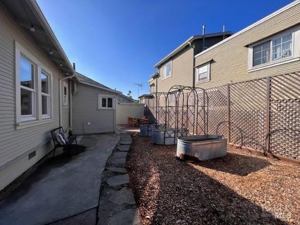3661 Loma Vista Avenue, Oakland CA 94619