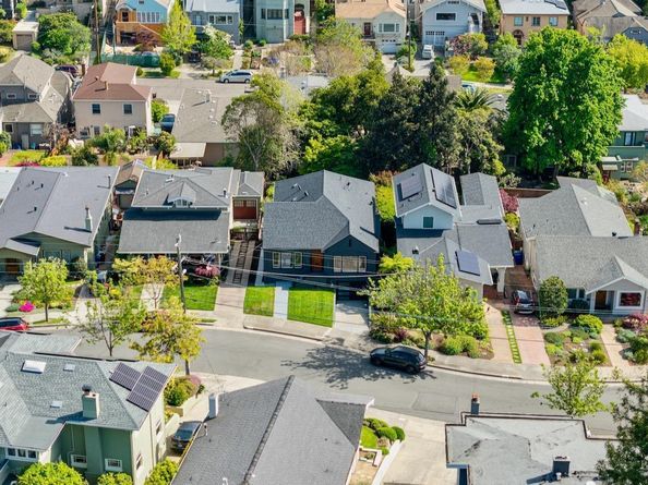 1074 Annerley Road, Piedmont CA 94610