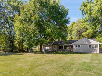 46 Stonehedge Drive South