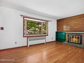 11 Perna Lane, Riverside CT 06878