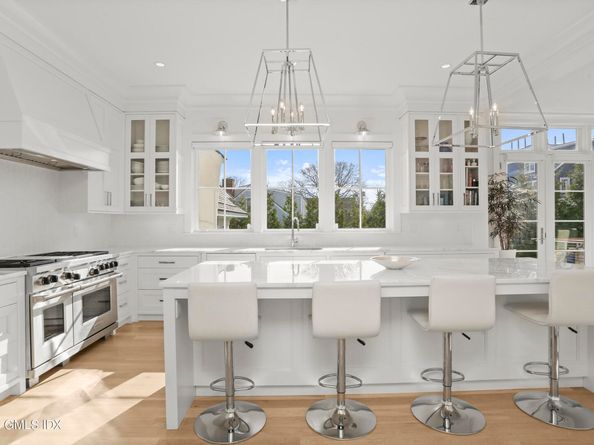 10 W Crossway, Old Greenwich CT 06870
