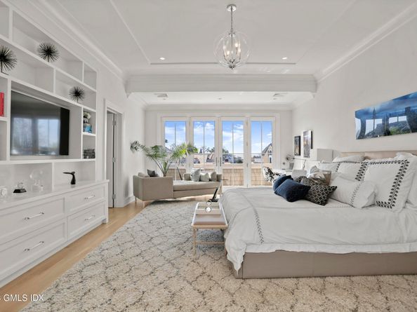 10 W Crossway, Old Greenwich CT 06870