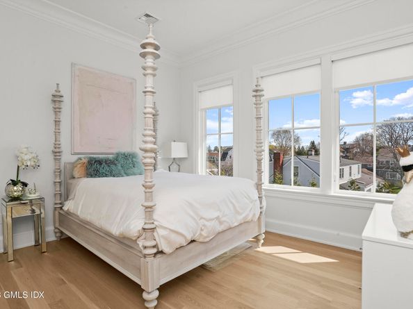 10 W Crossway, Old Greenwich CT 06870