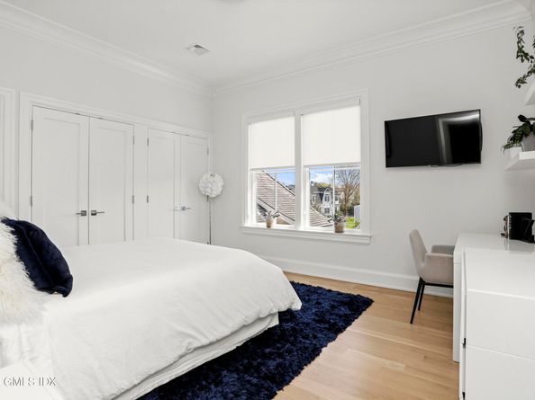 10 W Crossway, Old Greenwich CT 06870