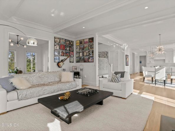 10 W Crossway, Old Greenwich CT 06870
