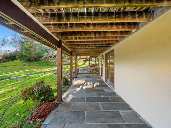 33 E Lyon Farm Drive 33, Greenwich CT 06831