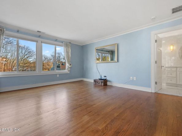 33 E Lyon Farm Drive 33, Greenwich CT 06831