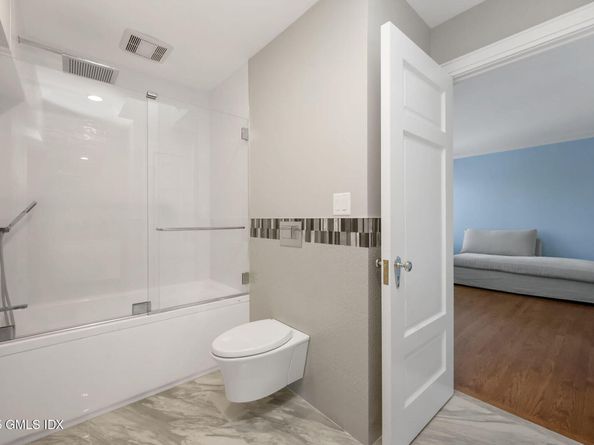 33 E Lyon Farm Drive 33, Greenwich CT 06831