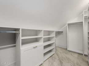 33 E Lyon Farm Drive 33, Greenwich CT 06831