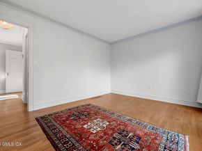 33 E Lyon Farm Drive 33, Greenwich CT 06831