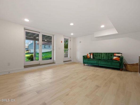 33 E Lyon Farm Drive 33, Greenwich CT 06831