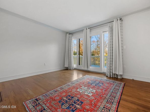 33 E Lyon Farm Drive 33, Greenwich CT 06831