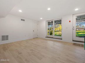 33 E Lyon Farm Drive 33, Greenwich CT 06831