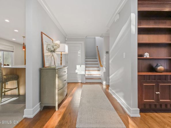 33 E Lyon Farm Drive 33, Greenwich CT 06831