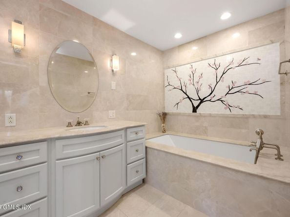 33 E Lyon Farm Drive 33, Greenwich CT 06831