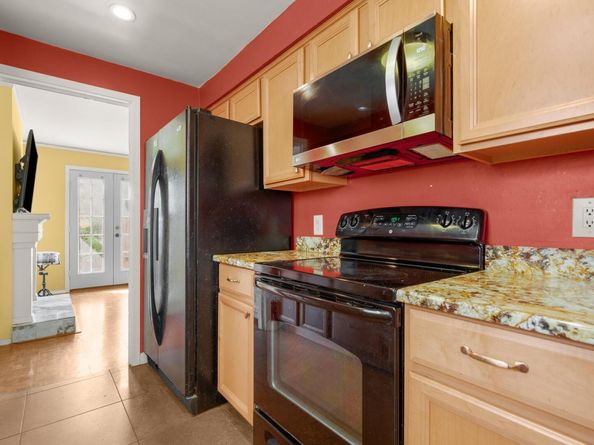 6631 Valleyside RD, Austin TX 78731