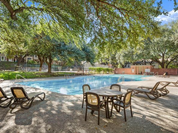 6631 Valleyside RD, Austin TX 78731