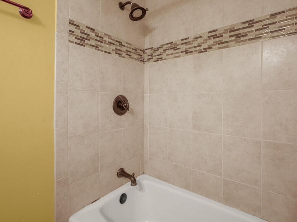 6631 Valleyside RD, Austin TX 78731