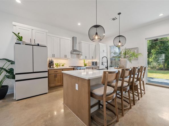 5701 Tura LN 1, Austin TX 78721