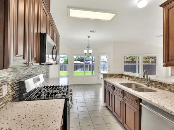 1718 Zydeco DR, Round Rock TX 78664