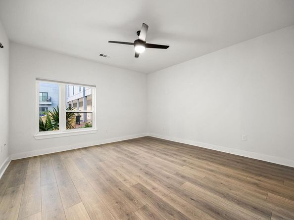 2220 Webberville RD 207, Austin TX 78702