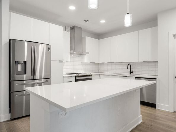 2220 Webberville RD 207, Austin TX 78702