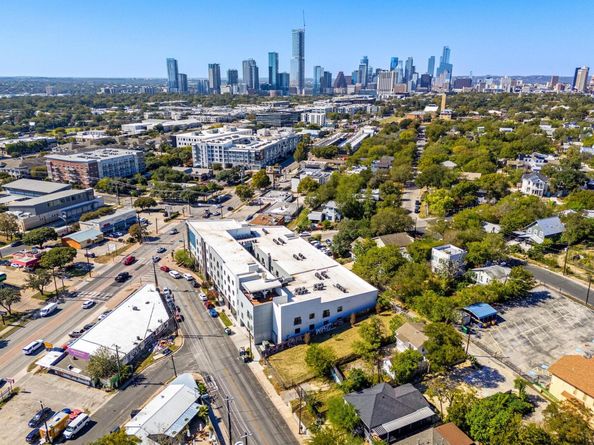 2220 Webberville RD 207, Austin TX 78702