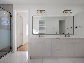 910 Nalide ST B, Austin TX 78745